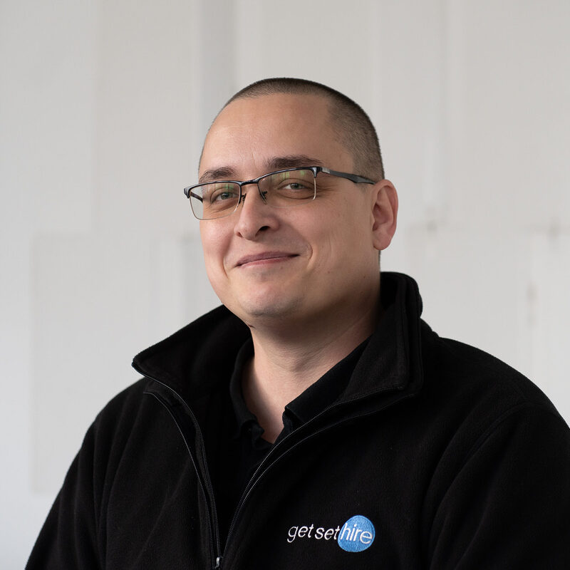 Dariusz headshot